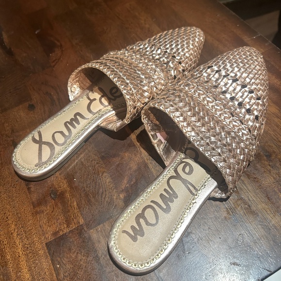 Sam Edelman woven mules in copper. - Picture 1 of 2